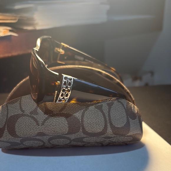 Coach Designer Sunglasses with Tortoise shell Frames great condition - Picture 3 of 5